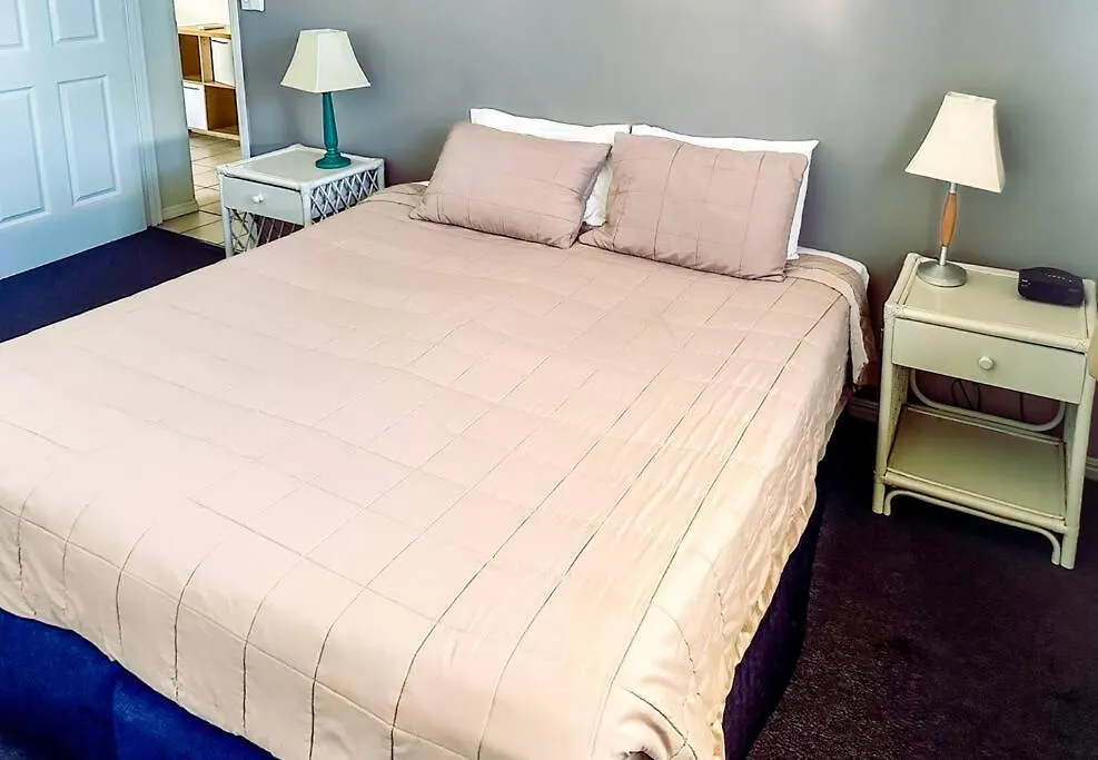 Fantastic Self-Contained 1 Bedroom Apartment Cairns